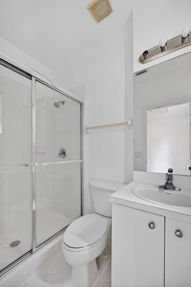 Building Photo - 1575 NE 33rd Ave