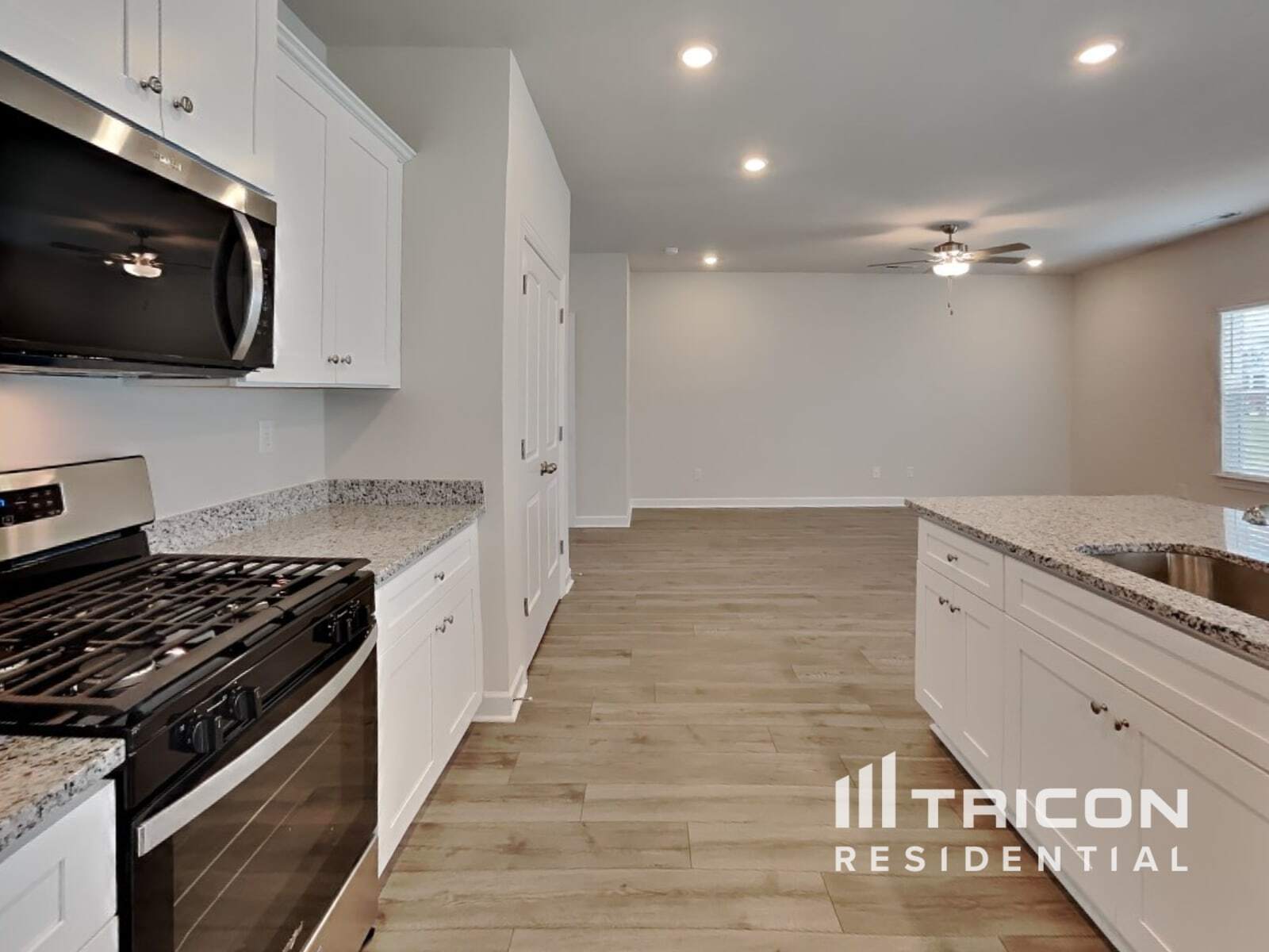 Building Photo - 3326 Quintana Dr