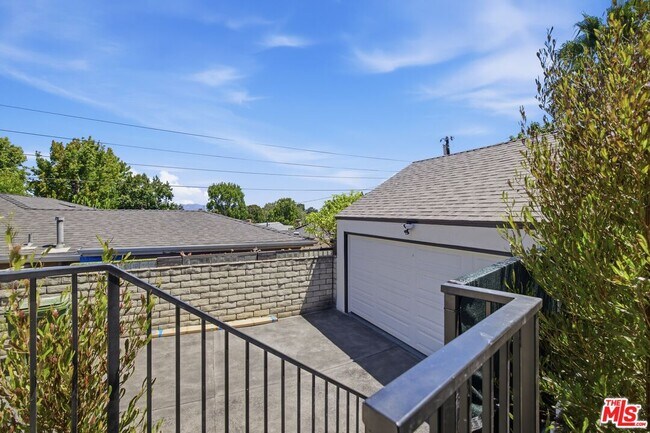Building Photo - 3926 S Ridgeley Dr