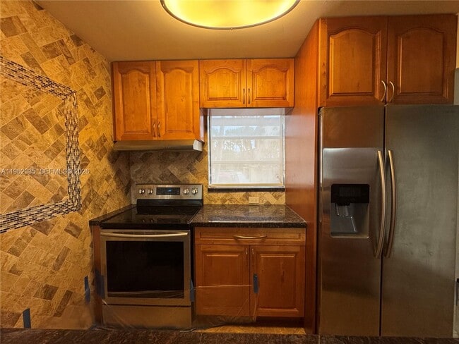 Building Photo - 6375 SW 136th Ct