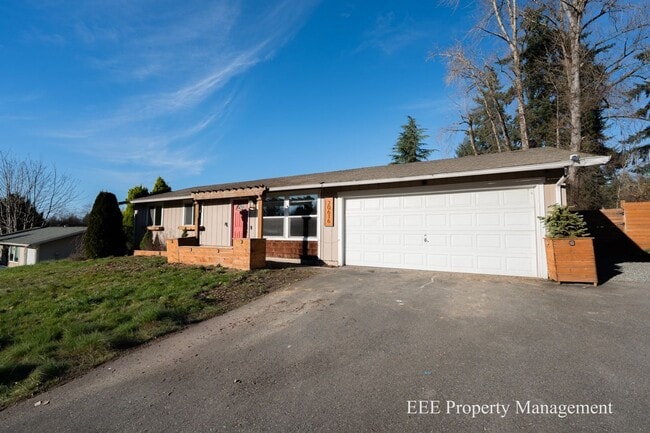 Building Photo - Cozy Redmond Rambler ready for move in NOW
