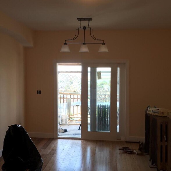 Building Photo - 120 Gladstone St