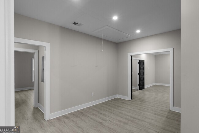 Building Photo - 1331 Diamond Ave SE