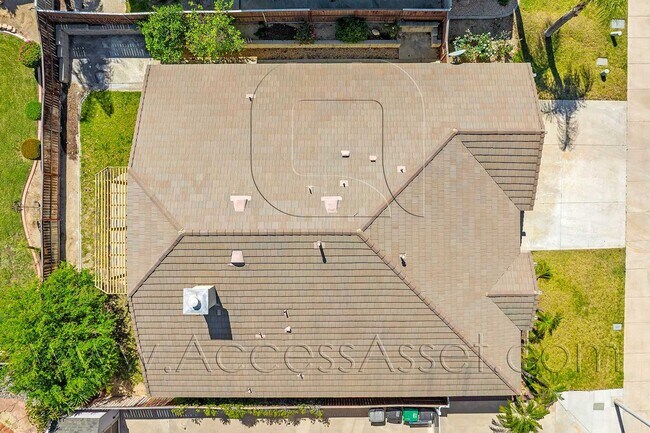 Building Photo - 27090 Adelanto Dr
