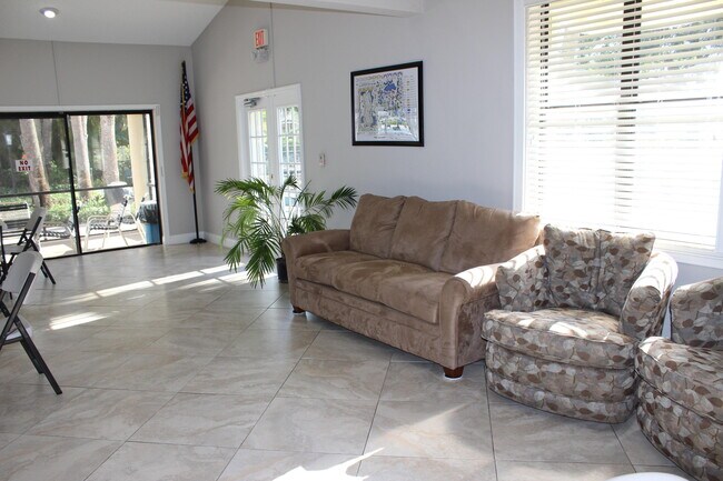 Building Photo - 3345 Lucerne Park Dr