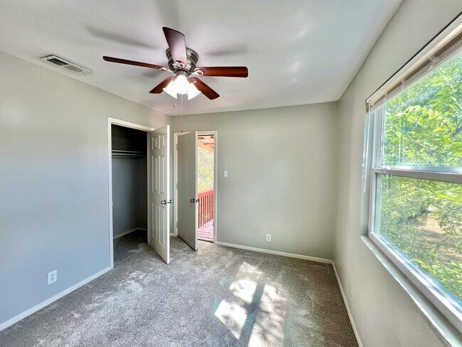 Building Photo - 9703 Roxanna Dr