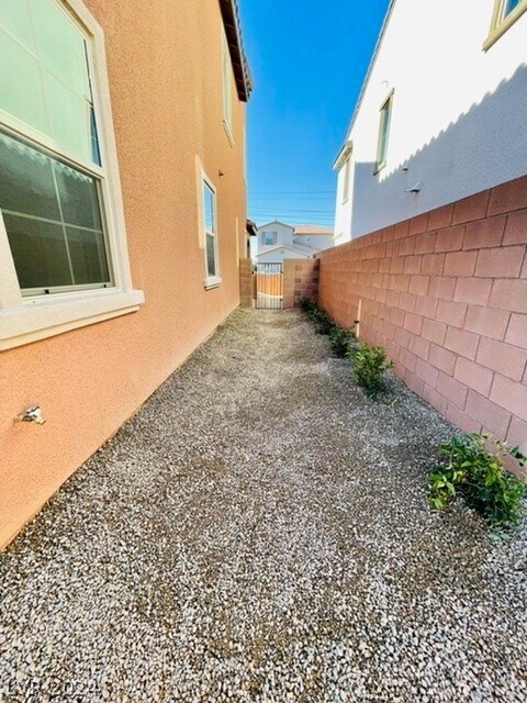 Building Photo - 72 Verde Rosa Dr
