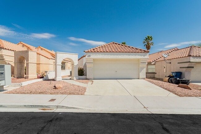 Building Photo - Remodeled 3 Bed Single Story Home