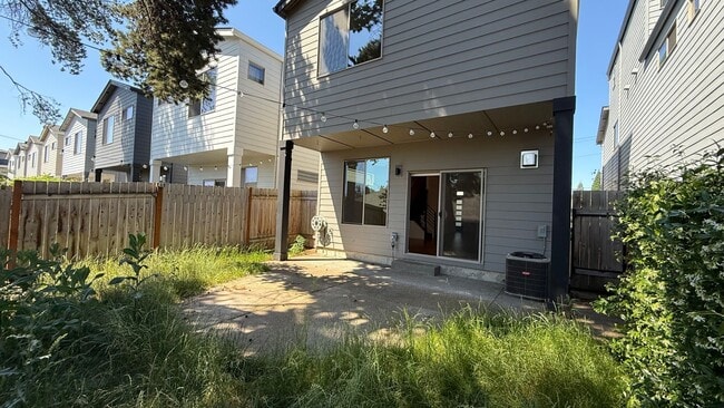 Building Photo - Video! Beautiful new large four bedroom ho...