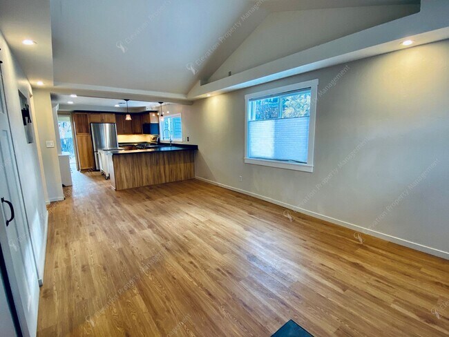 Building Photo - Charming 2 BR in downtown Bend - flexible ...