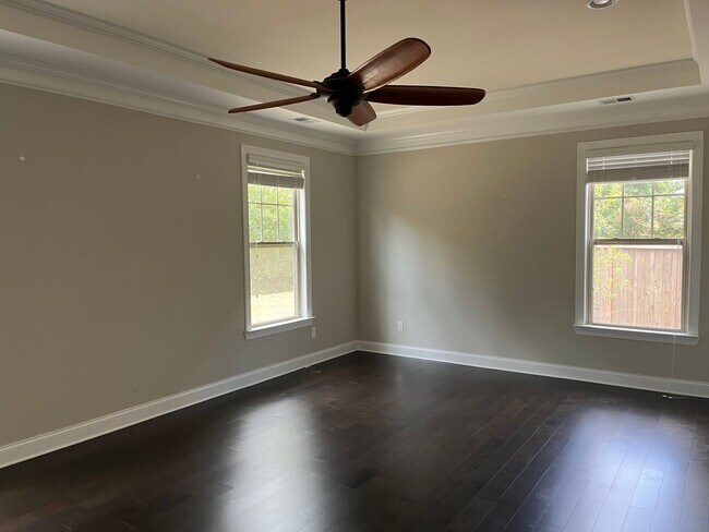 Building Photo - Must See! Beautiful 5/5 Home in Simpsonville!
