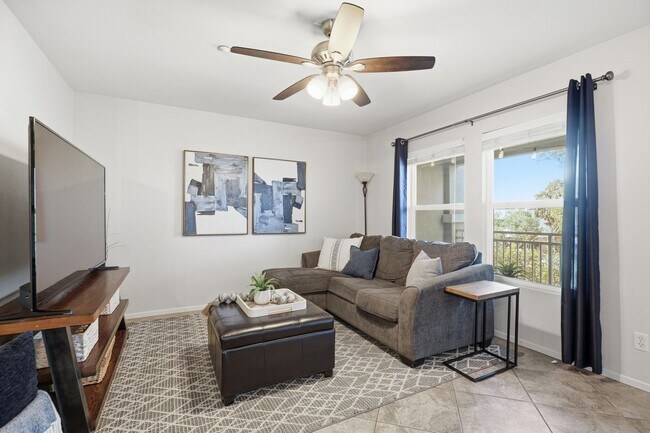 Building Photo - Point Loma, "The Bay" 2 bed 2 Bath Townhome now available! Amazing amenities, don't miss out