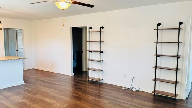Building Photo - 132 Maywood Ln
