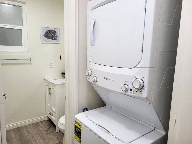 Building Photo - 211 13th St