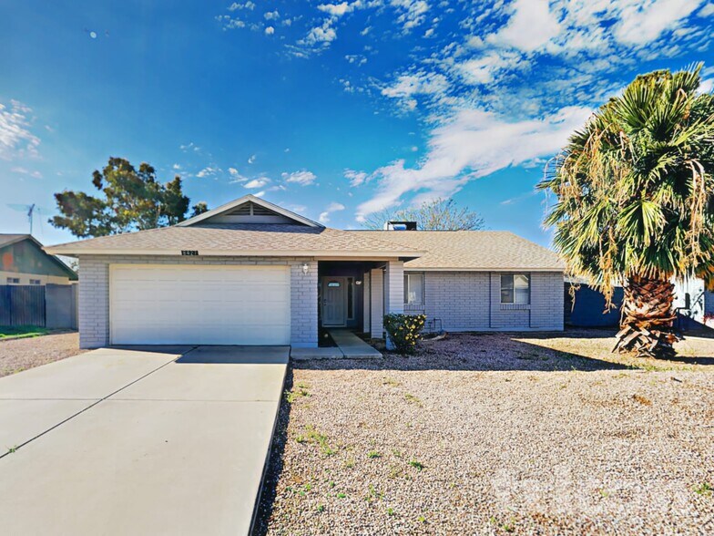 Primary Photo - 8427 W Orchid Ln