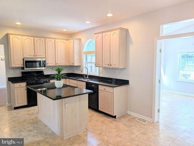 Building Photo - 114 Lenape Dr