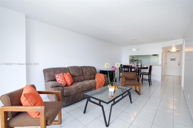 Building Photo - 2555 Collins Ave