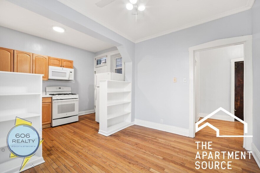 Building Photo - 822 W Wrightwood Ave