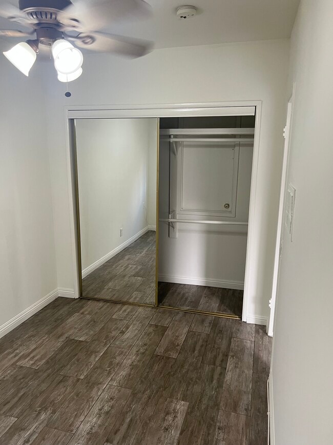 Building Photo - 4015 Crest Dr