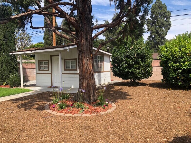 Detached office, craft room - 1564 Alameda St