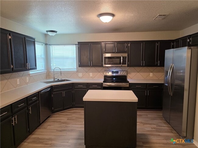 Building Photo - 3901 Mustang Dr