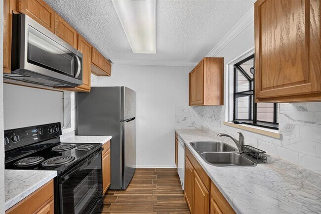 Building Photo - 8400 Jamestown Dr