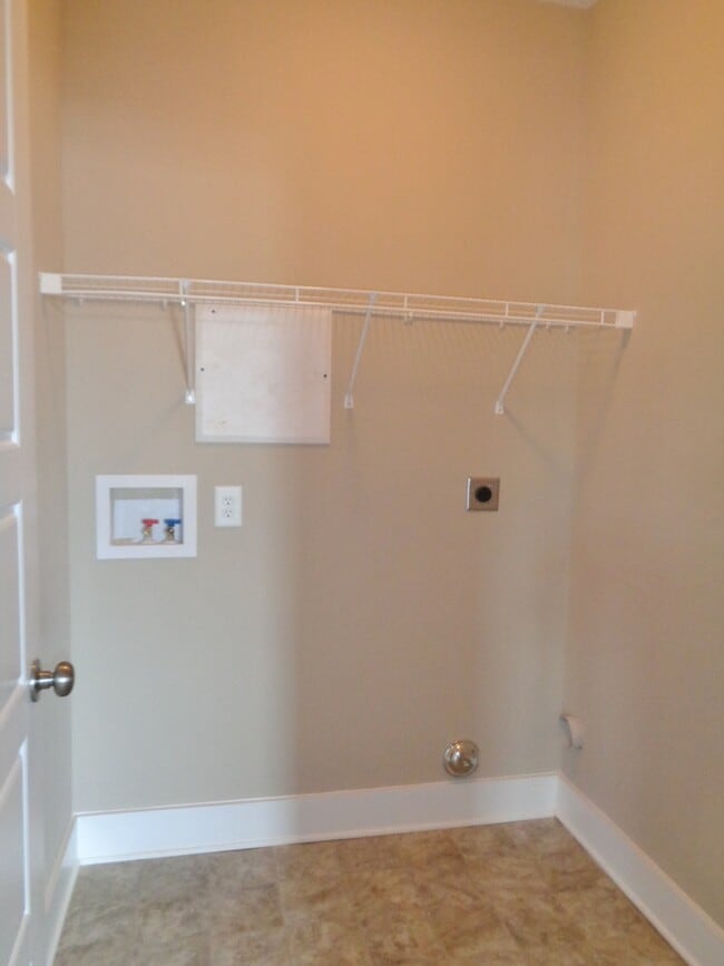 Building Photo - Townhome For Rent in Calera, AL - Available to View with 48 Hour Notice!!!