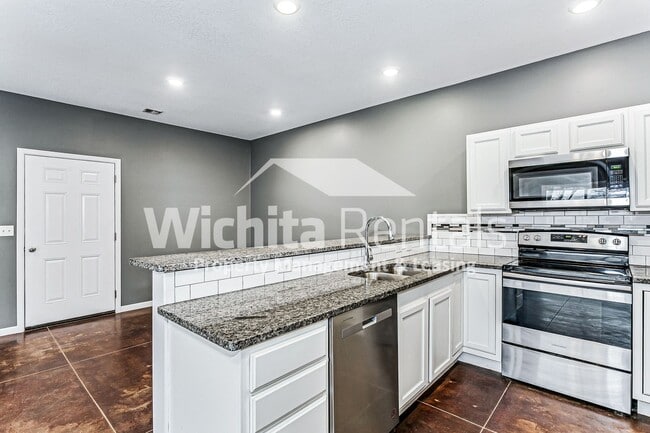 Building Photo - 645 N Grandstone St