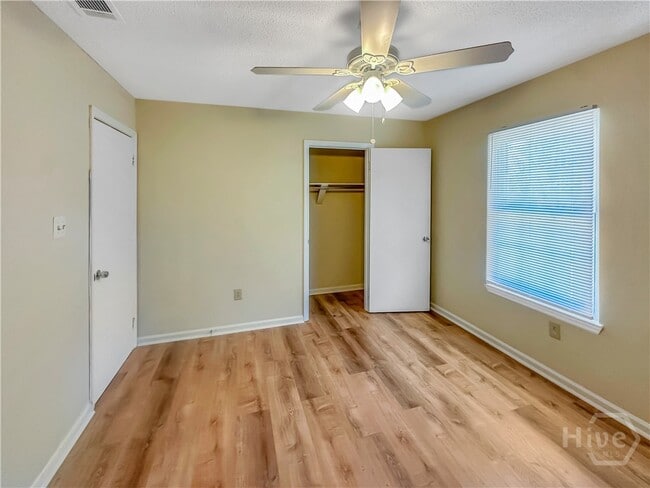 Building Photo - 406 Riverview Dr