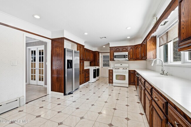 Building Photo - 294 Brighton Ave