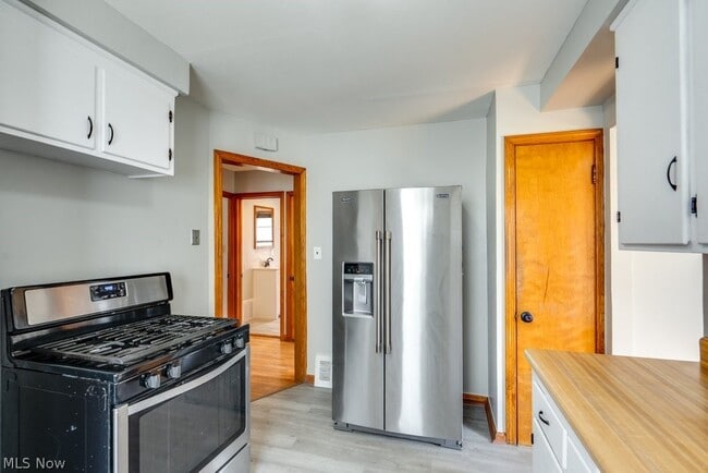 Building Photo - 8514 Deerfield Dr