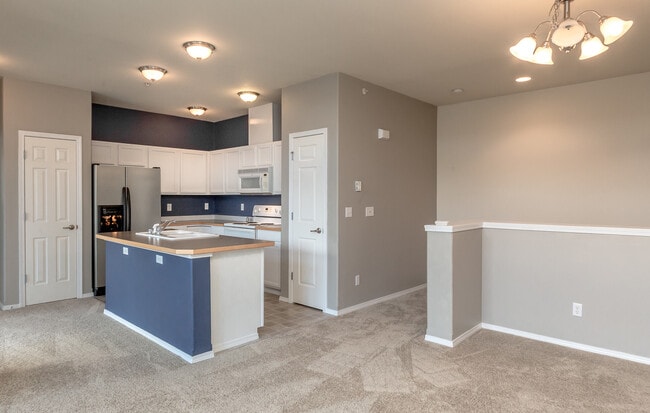 Building Photo - Low Maintenance Living 2 Bedroom Condo, Du...