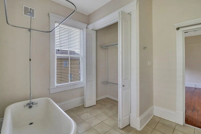 Building Photo - 2 BED | 2 BATH | PRIVATE FRONT AND BACK PORCH | MIDTOWN