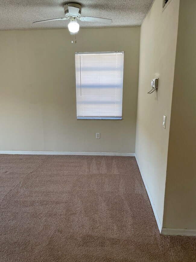 Building Photo - Coral Gardens - M056