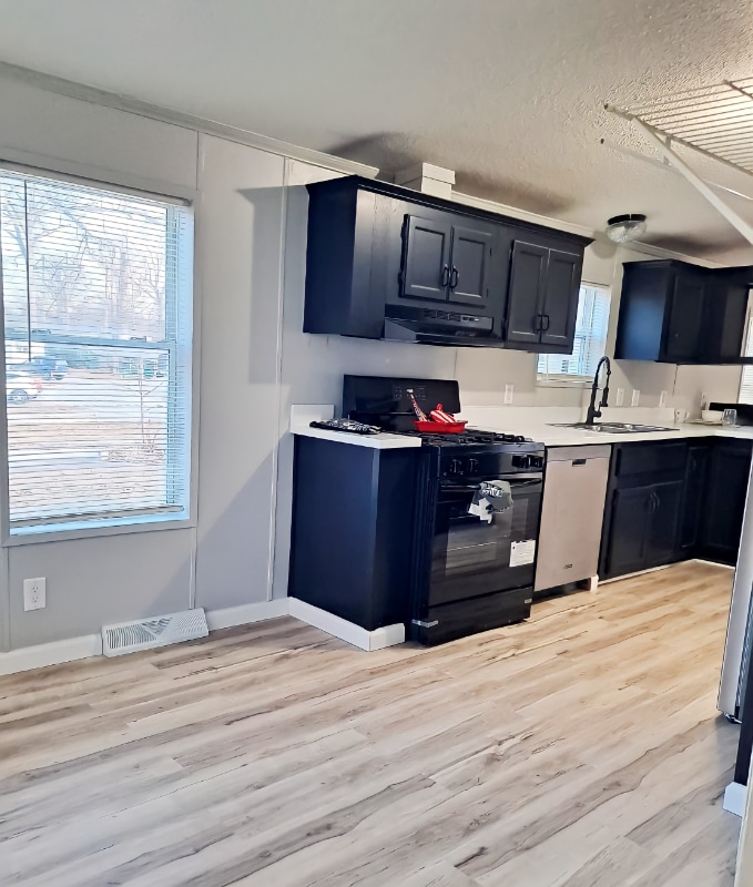 Building Photo - 17 Deerwood Park