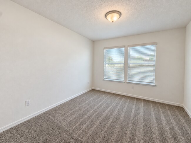Building Photo - Harbor Square townhome home