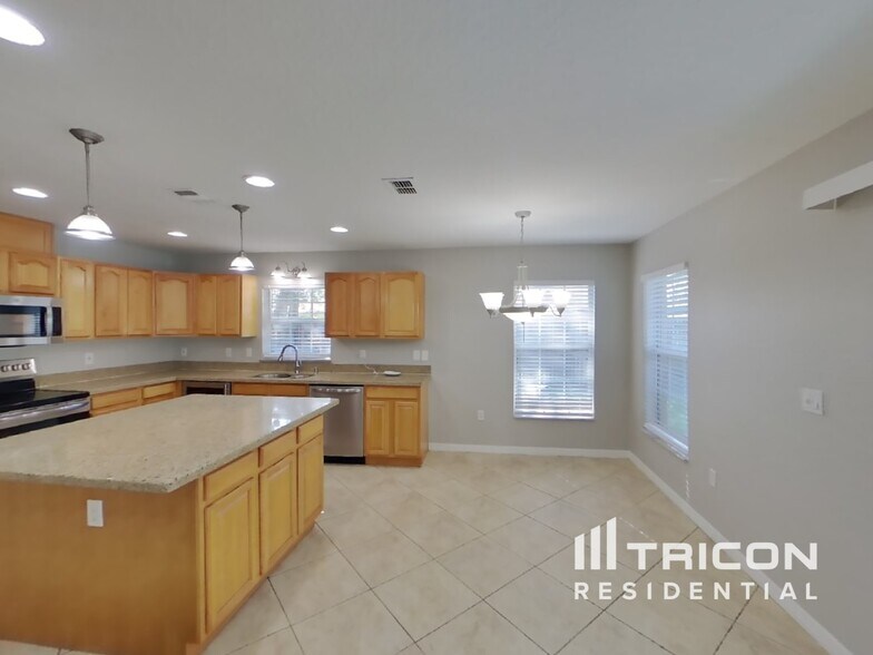 Building Photo - 1152 Tryon Cir