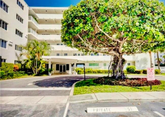 Building Photo - 33 S Ocean Ave