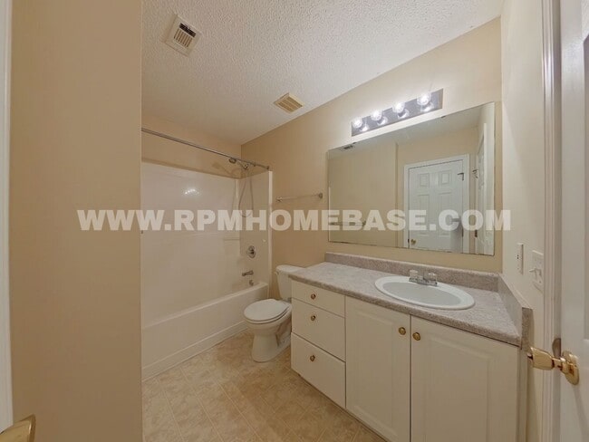Building Photo - 338 Apple Dr