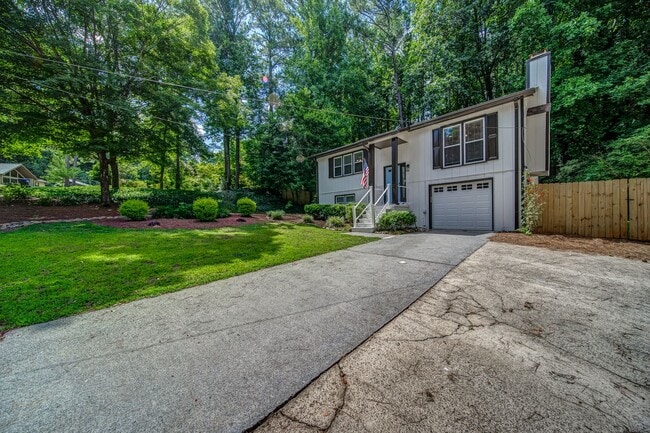 Building Photo - Renovated 4 bed home in Kennesaw w/ Designer Kitchen