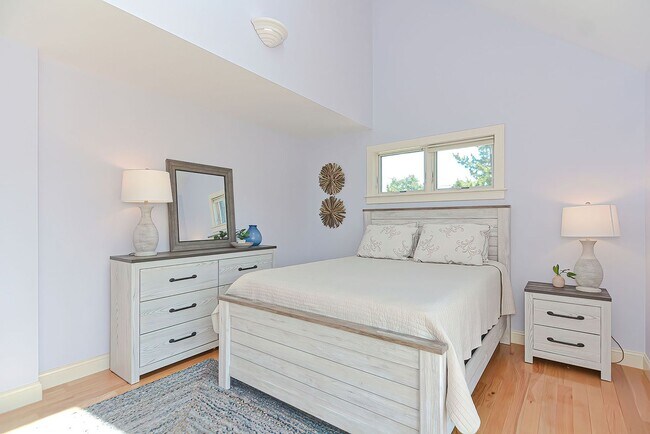 Building Photo - 4 Bryn Mawr Way