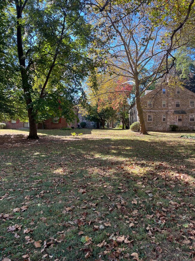 Building Photo - 2800 Woodpipe Ln