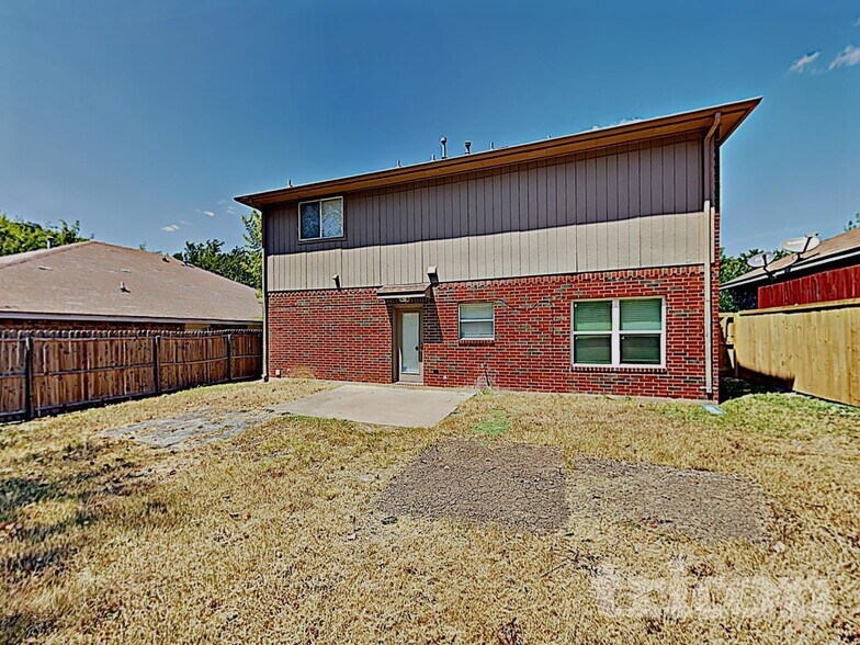 Building Photo - 1105 Parker Ct