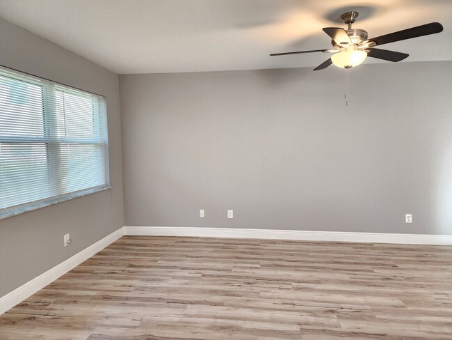 Building Photo - Magnificent 1 bedroom, 1.5 bathroom condo ...