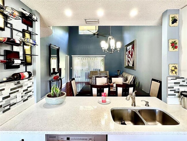 Building Photo - 14884 Laguna Beach Cir
