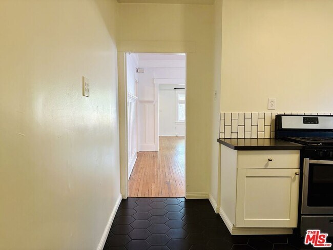 Building Photo - 2130 W 29th Pl