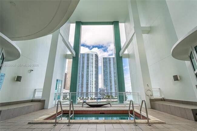 Building Photo - 900 Brickell Key Blvd