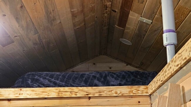 Building Photo - Fully Furnished Studio with Fenced Yard