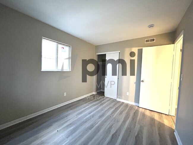 Interior Photo - Whitethorne