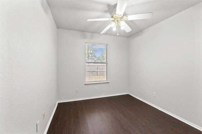 Building Photo - 160 Prairie Springs Loop